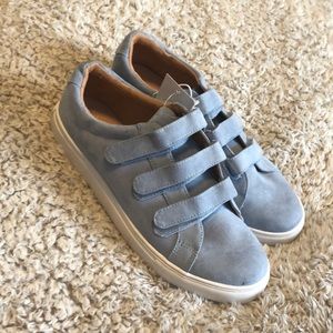 Blue strap shoes
